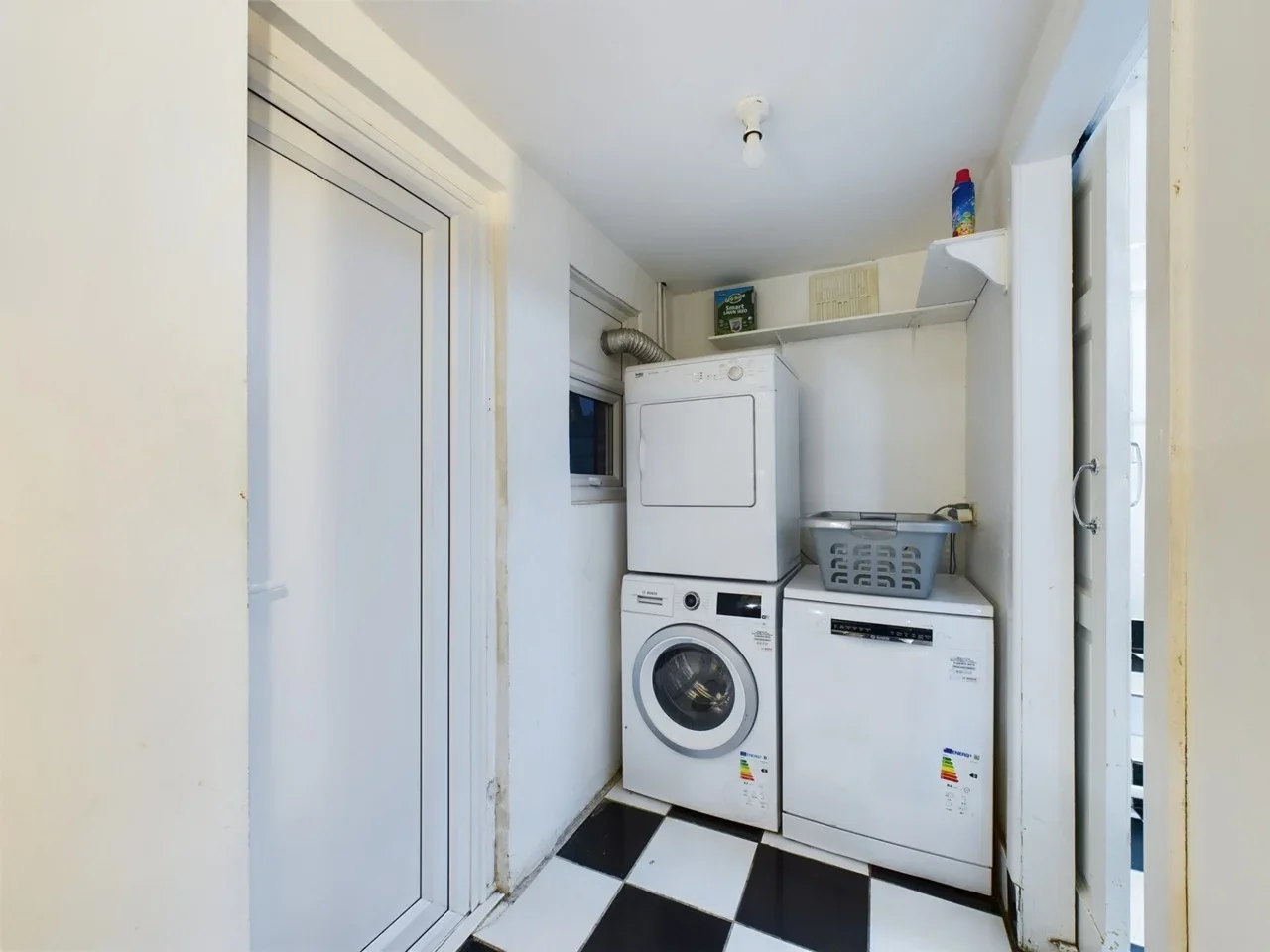 Room High Street Colliers Wood in Greater London