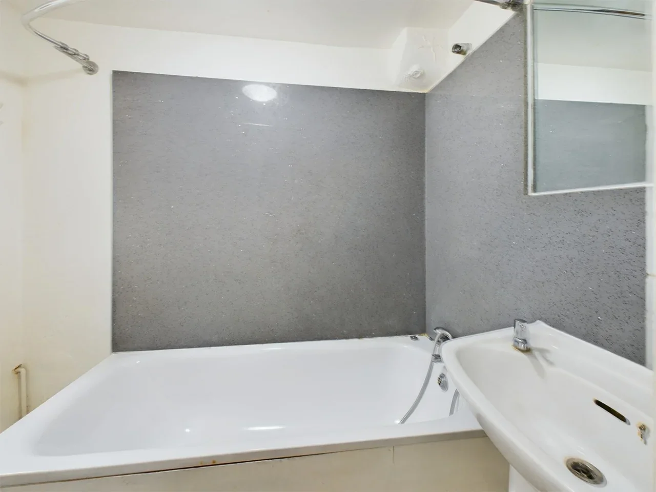 Room High Street Colliers Wood in Greater London