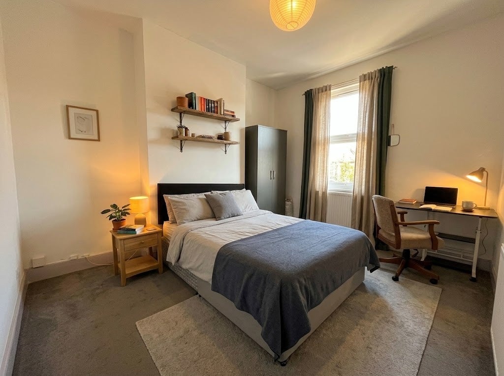 Room High Street Colliers Wood in Greater London