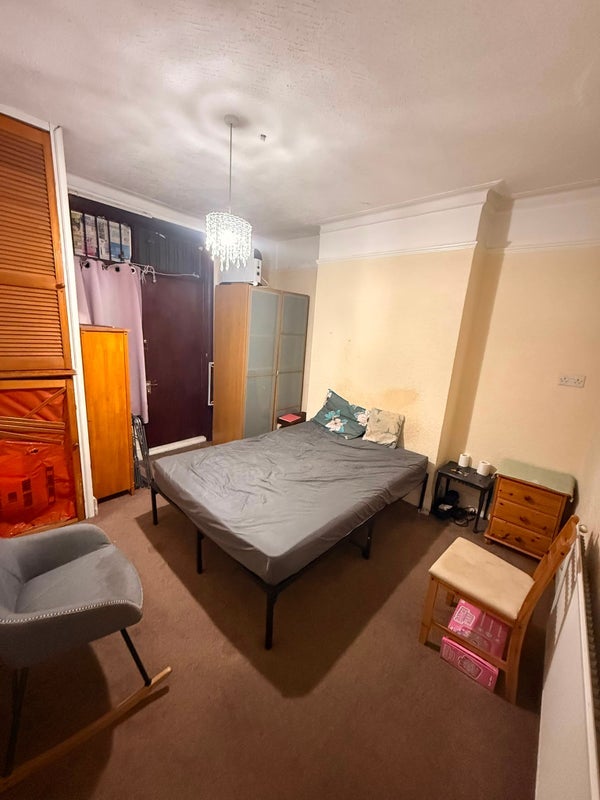 Room Lordship Lane in Greater London