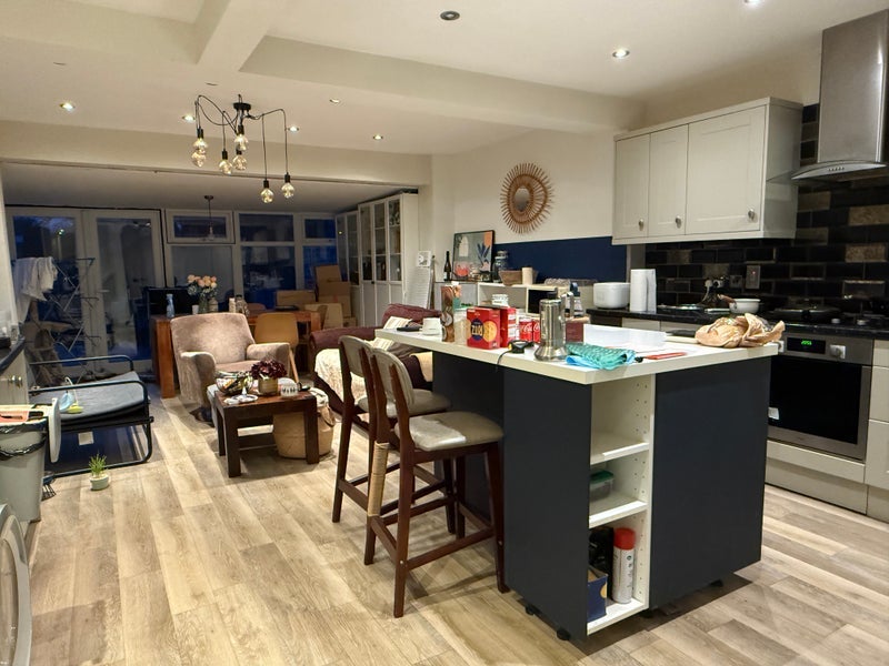 Room Orchard Avenue in Metropolitan Borough of Solihull
