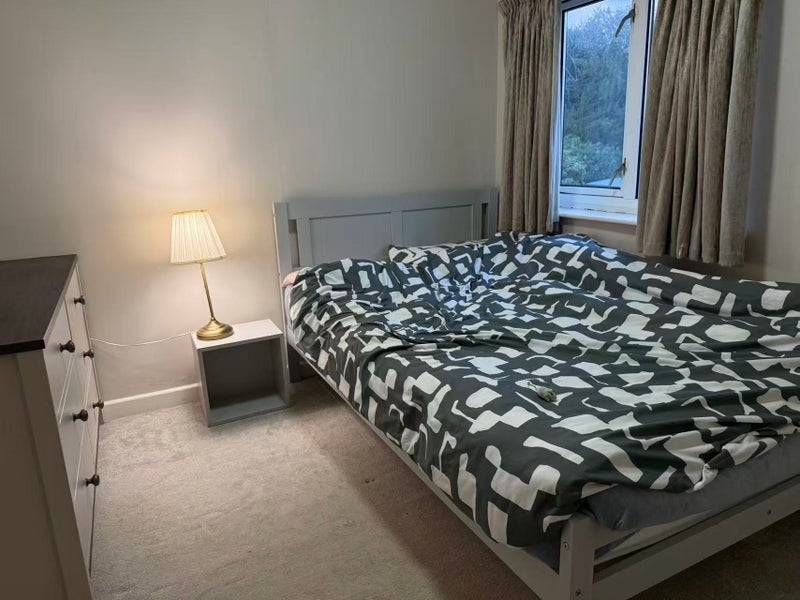 Room Orchard Avenue in Metropolitan Borough of Solihull