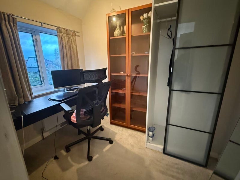 Room Orchard Avenue in Metropolitan Borough of Solihull
