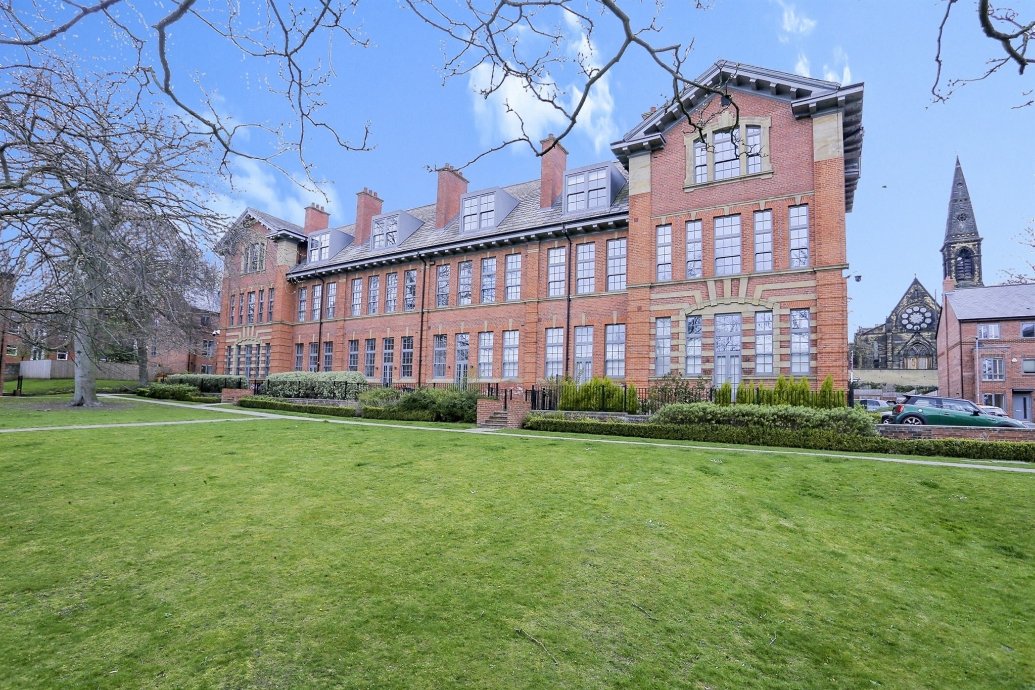 Flat Victoria Gardens in Leeds