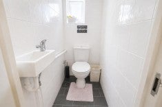 Room Stanley Road in Southend-on-Sea