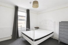 Room Stanley Road in Southend-on-Sea
