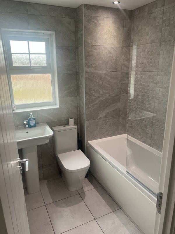 Room Glamara Close in Middleton