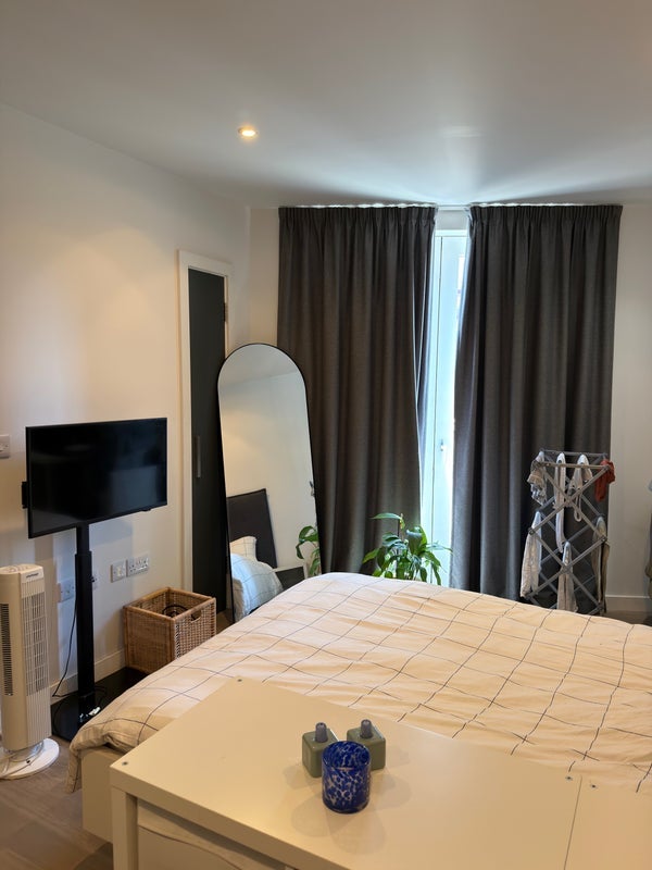 Room Parkes Street in Greater London