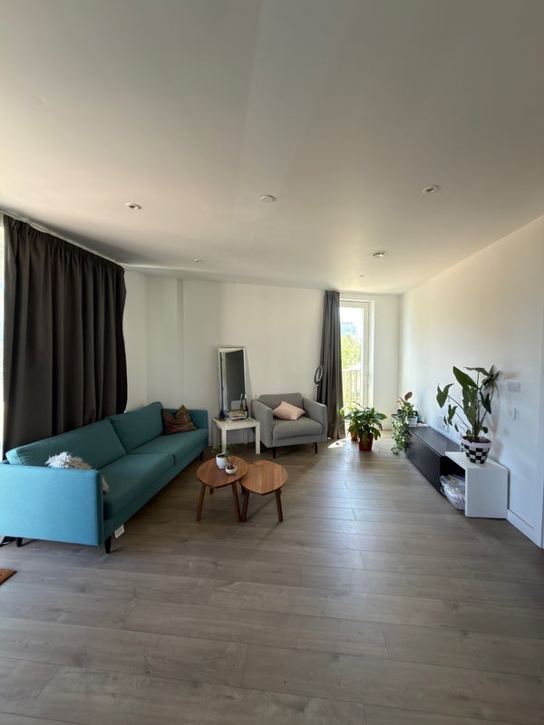 Room Parkes Street in Greater London