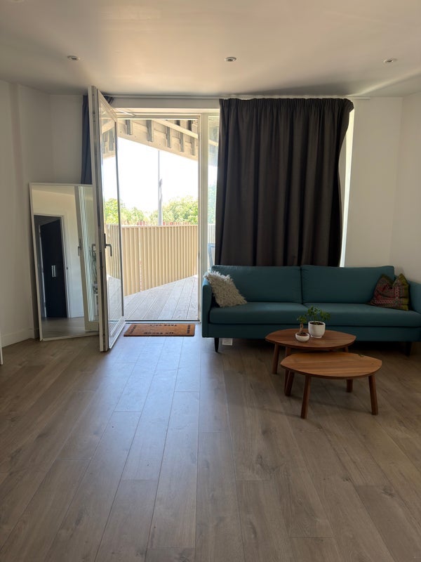 Room Parkes Street in Greater London