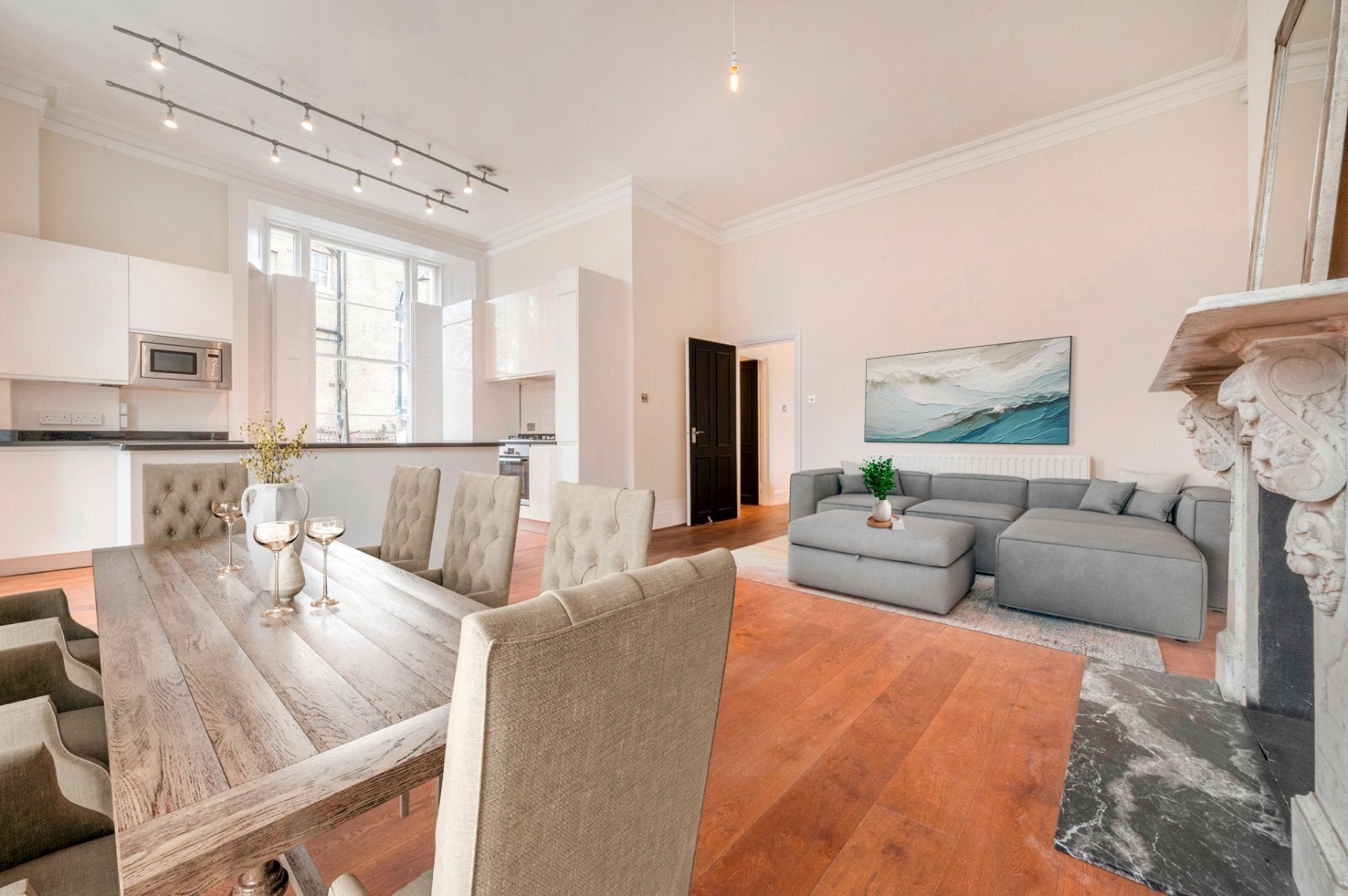 Flat College Crescent in Greater London