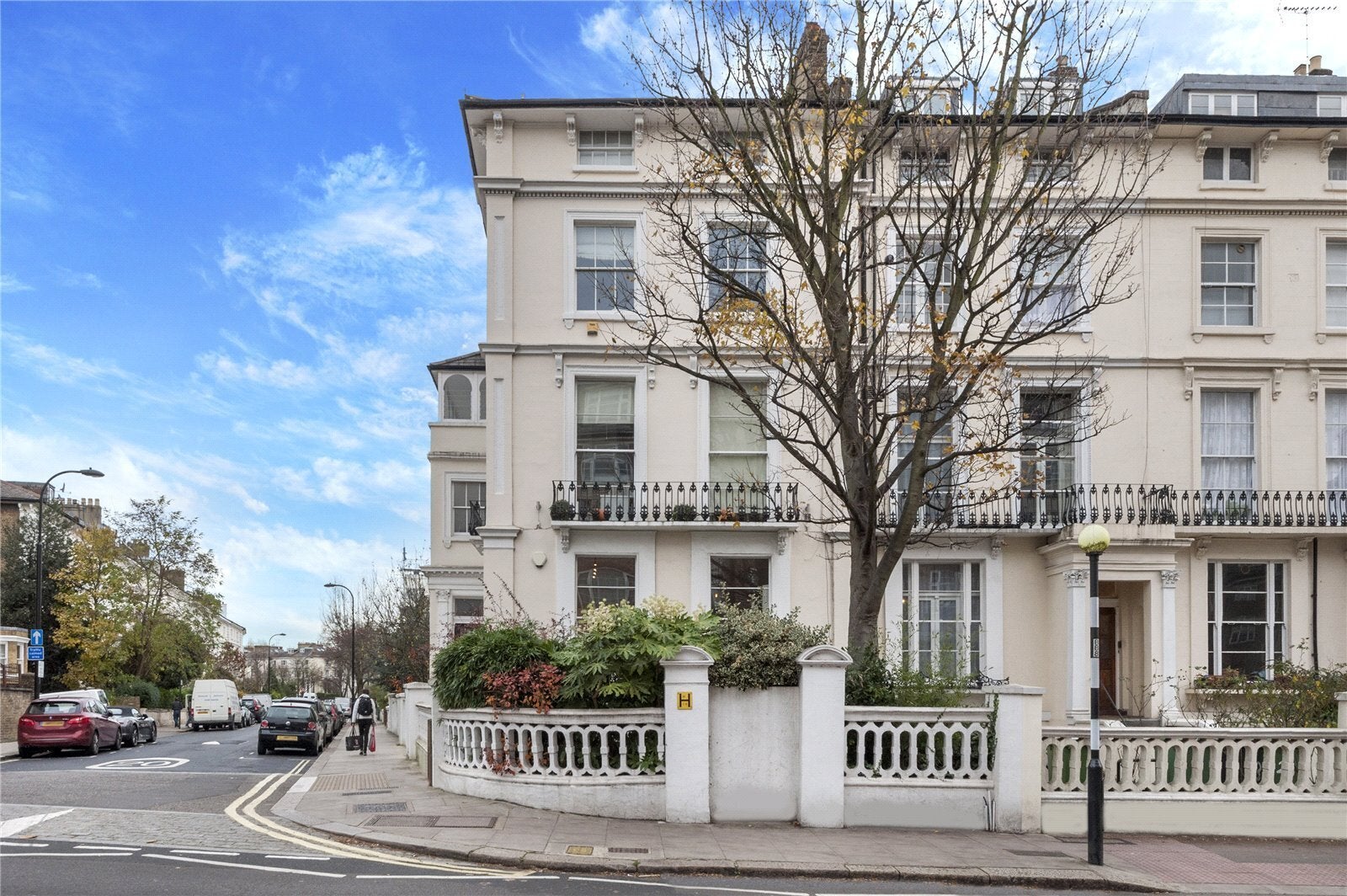 Flat College Crescent in Greater London