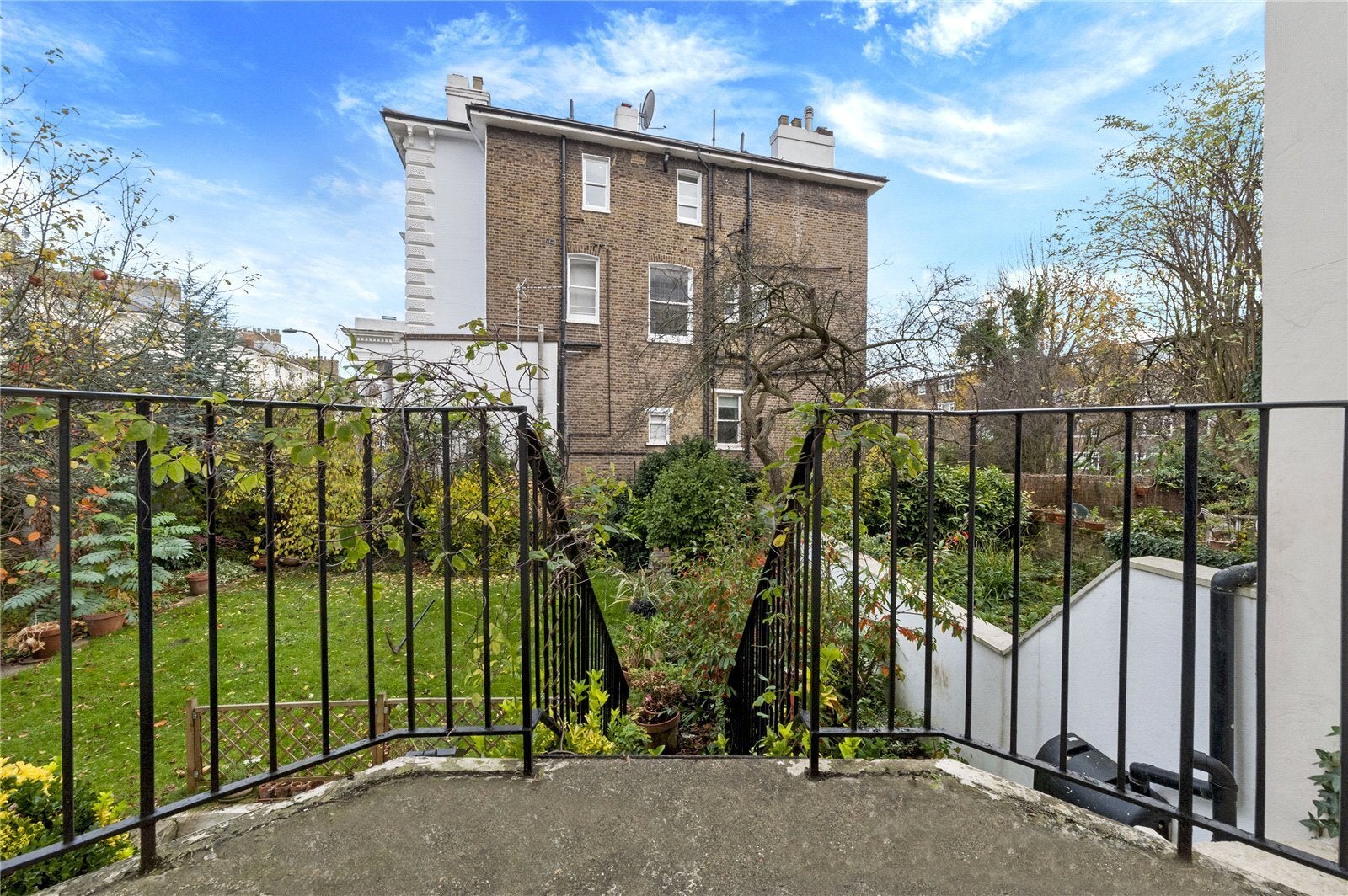 Flat College Crescent in Greater London