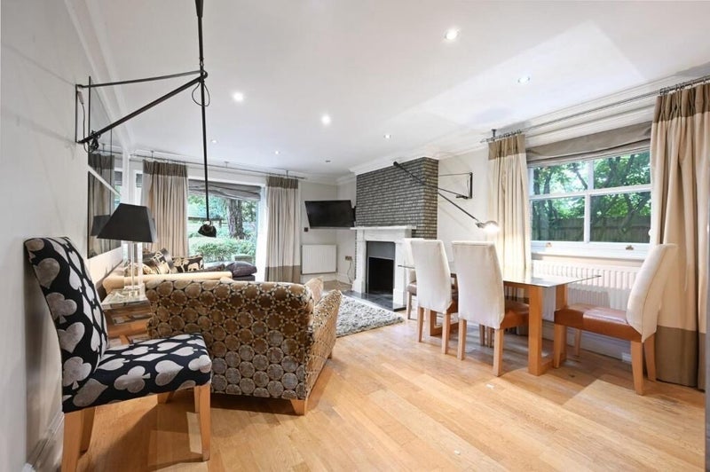Room North Common Road in Greater London