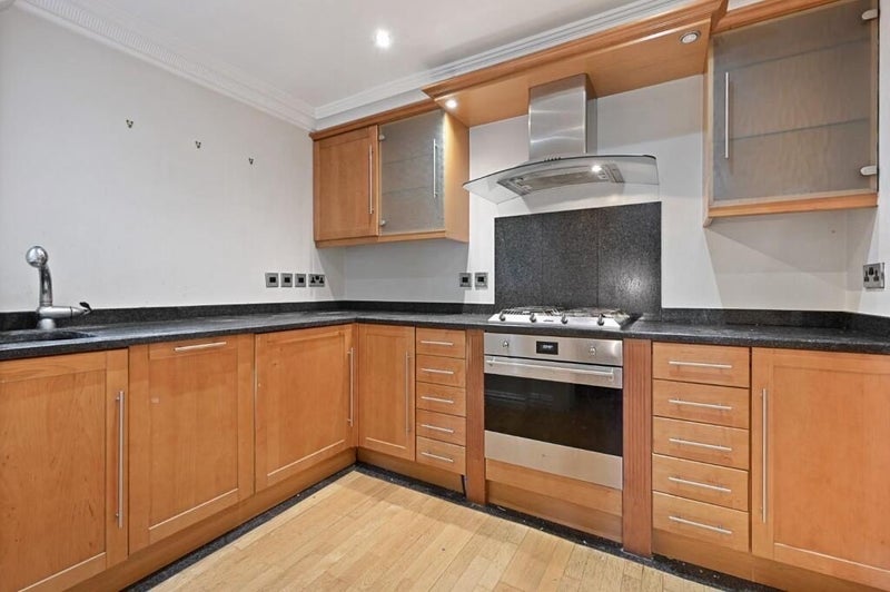 Room North Common Road in Greater London