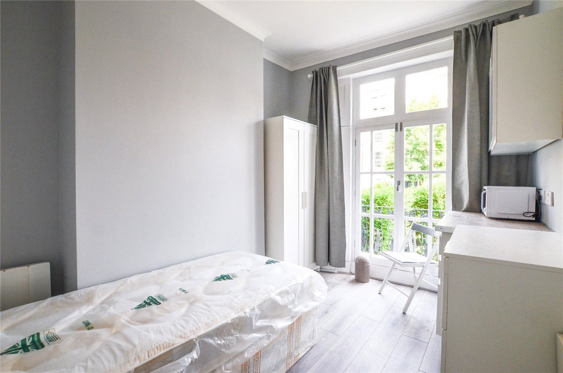 Room Middleton Road in Greater London