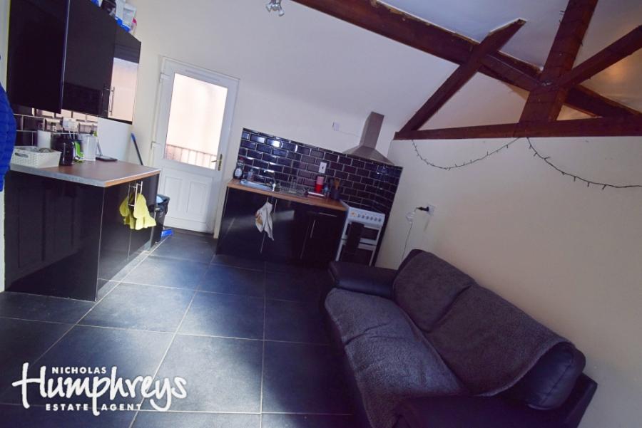 Flat Cauldon Road in Stoke-on-Trent