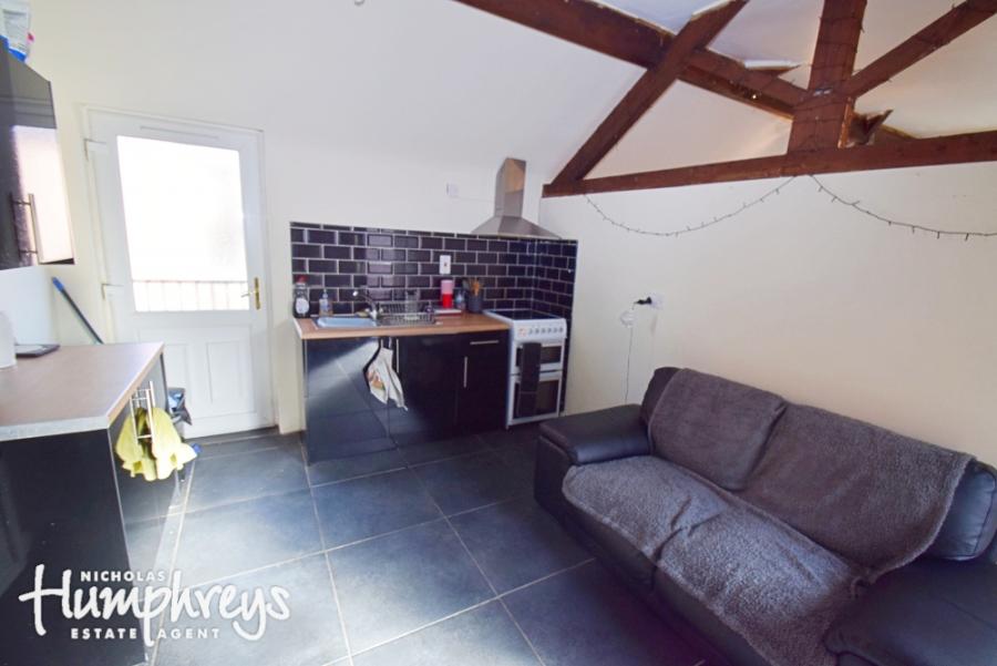 Flat Cauldon Road in Stoke-on-Trent