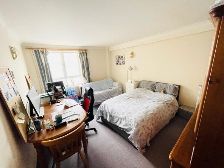 Flat Tawny Way in Greater London