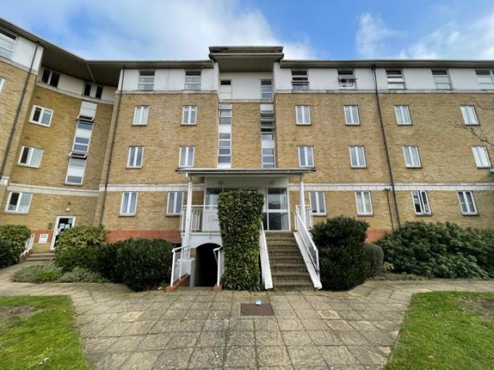 Flat Tawny Way in Greater London