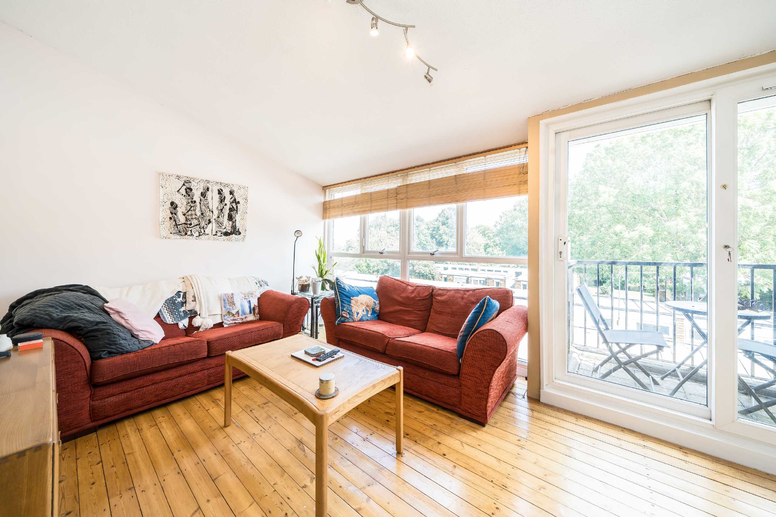 Flat Cressingham Gardens in Greater London