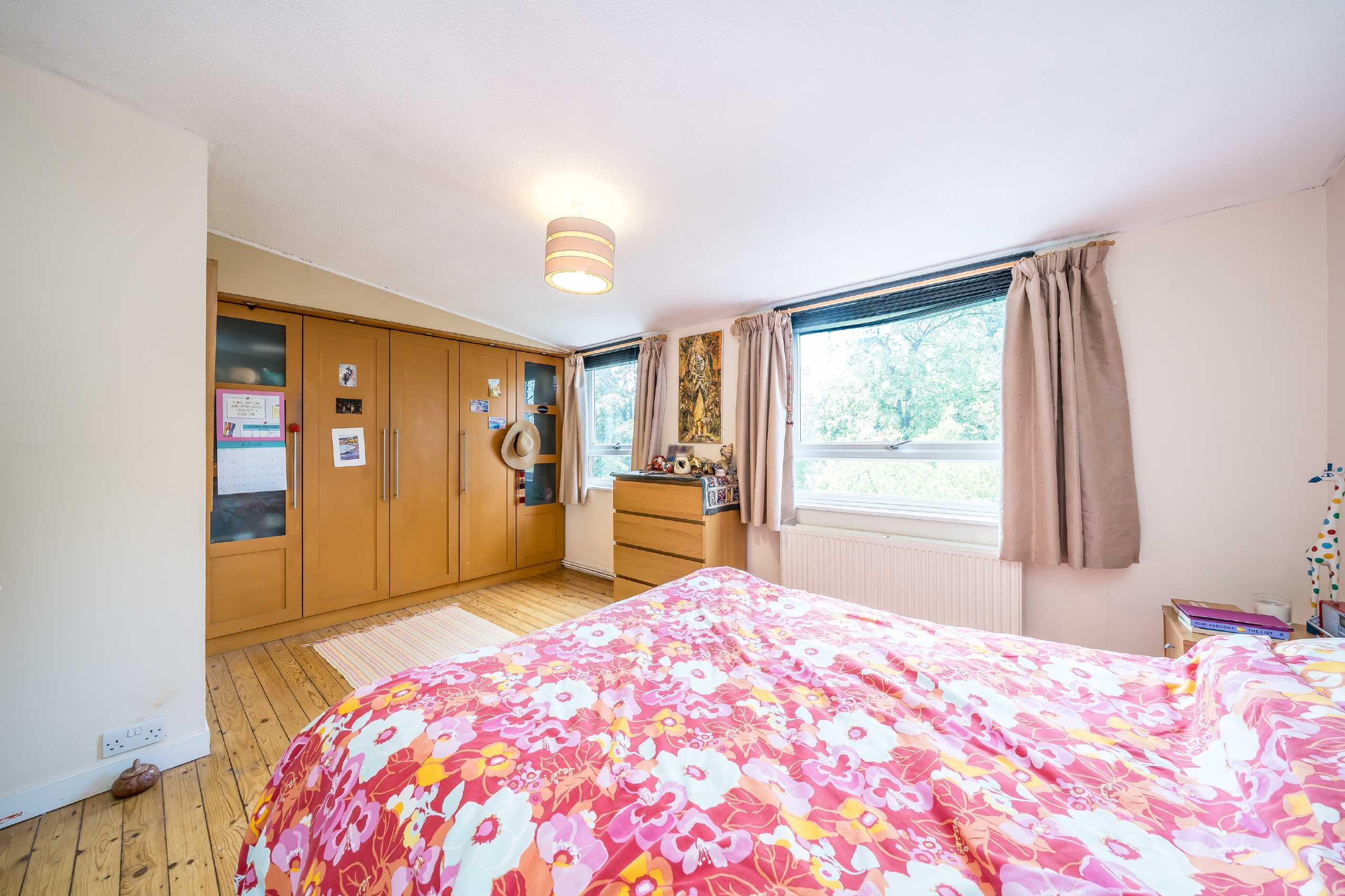 Flat Cressingham Gardens in Greater London