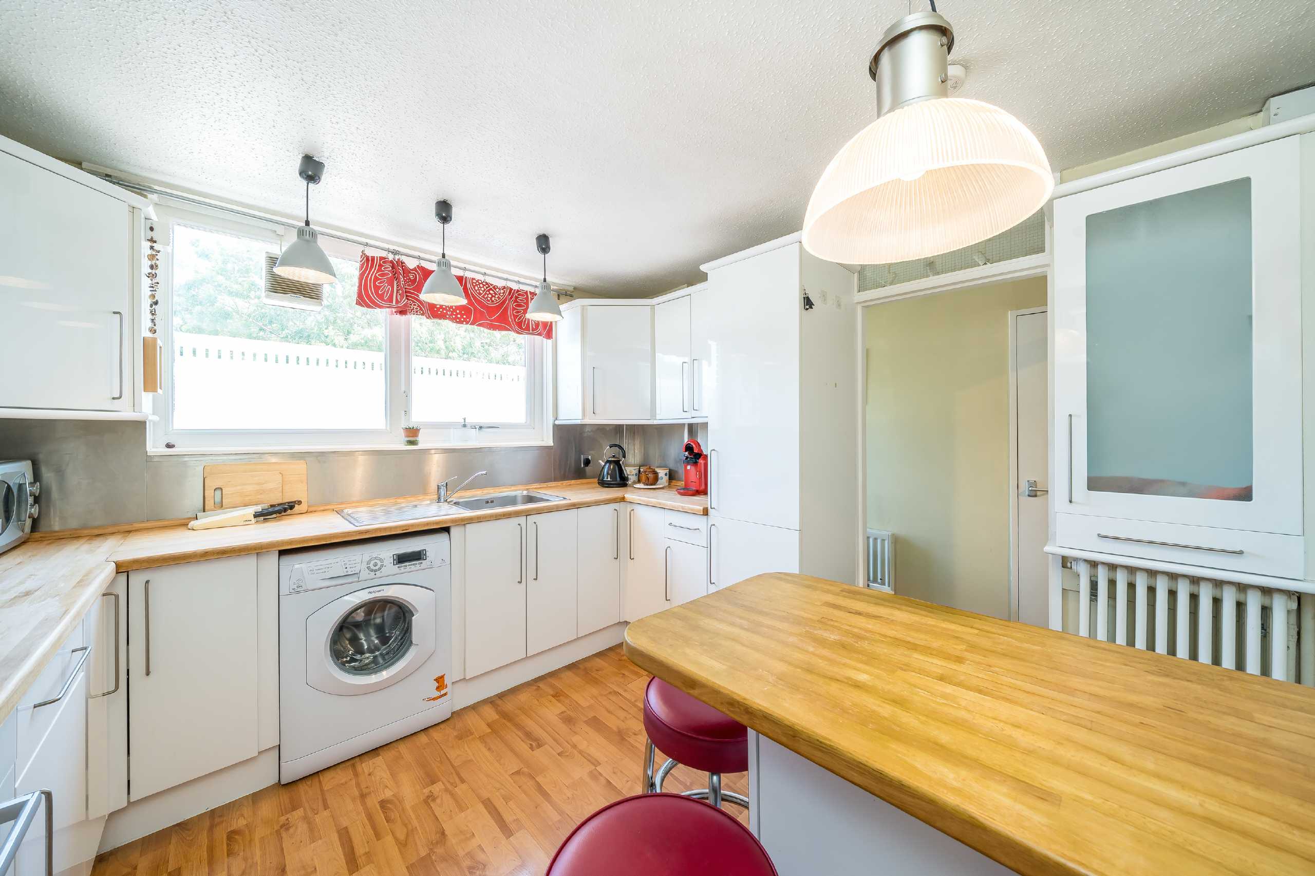 Flat Cressingham Gardens in Greater London