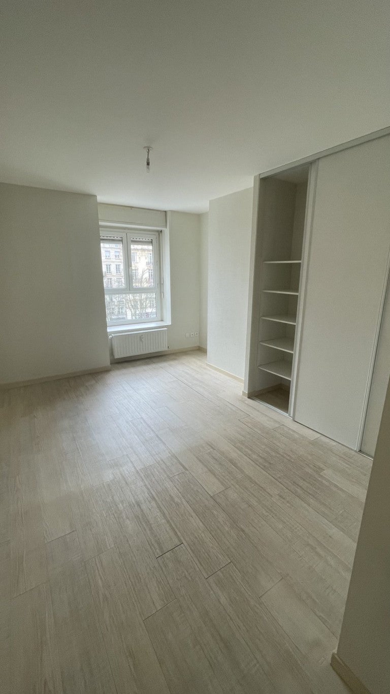 Flat Place de l'Hôtel de Ville in Saint-Étienne