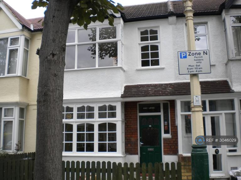House Derwent Road in Greater London