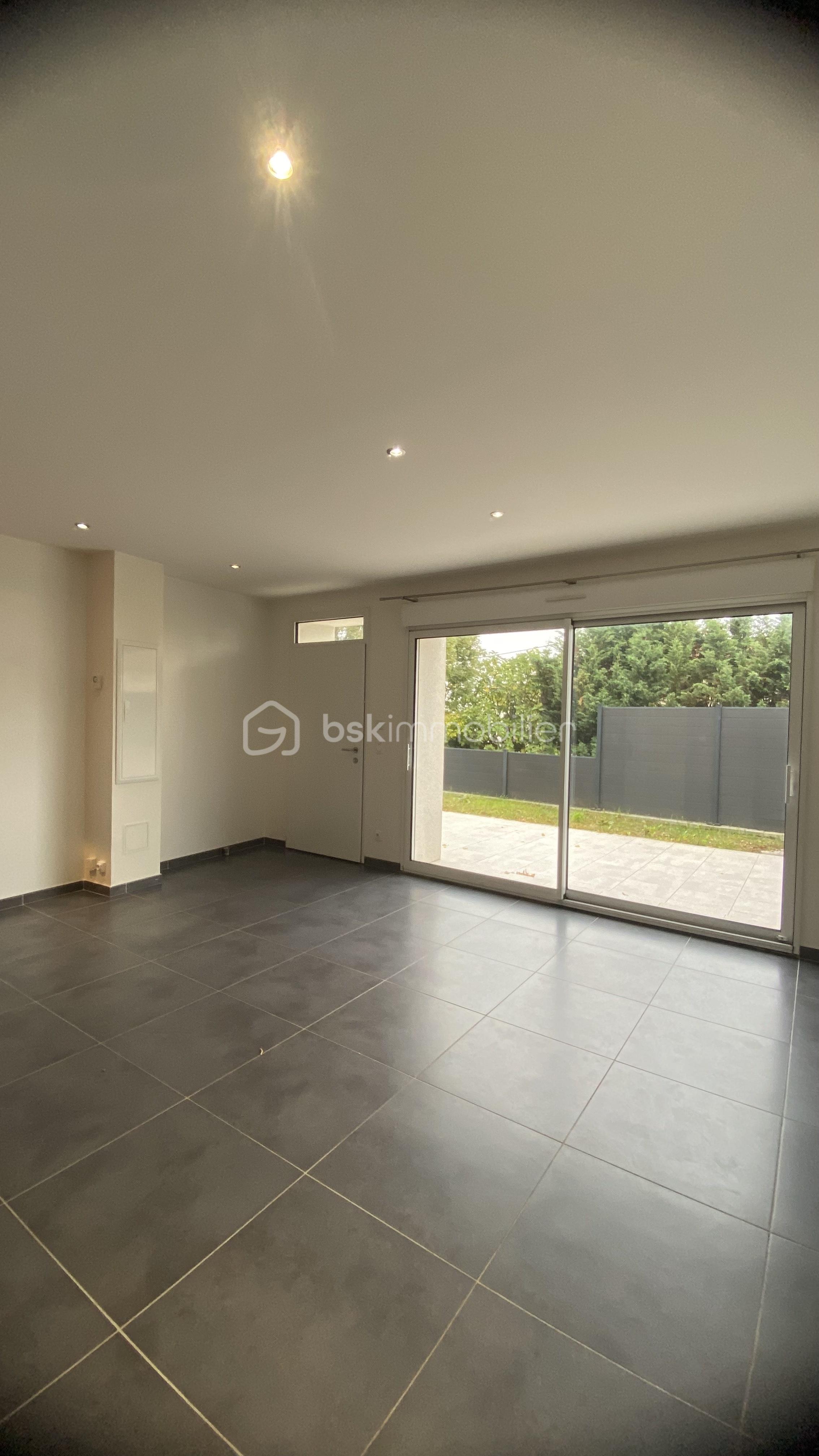 Appartement Avenue Benoît Launay à Grézieu-la-Varenne