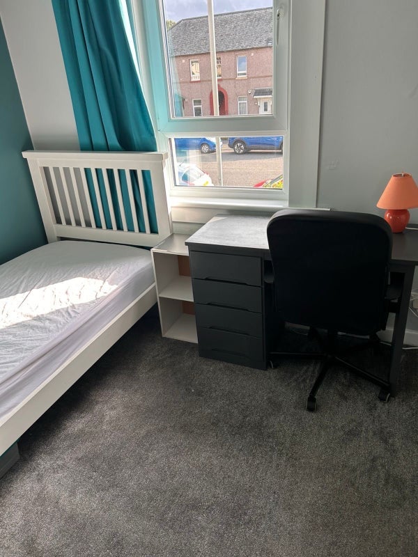Room Stenhouse Drive in City of Edinburgh