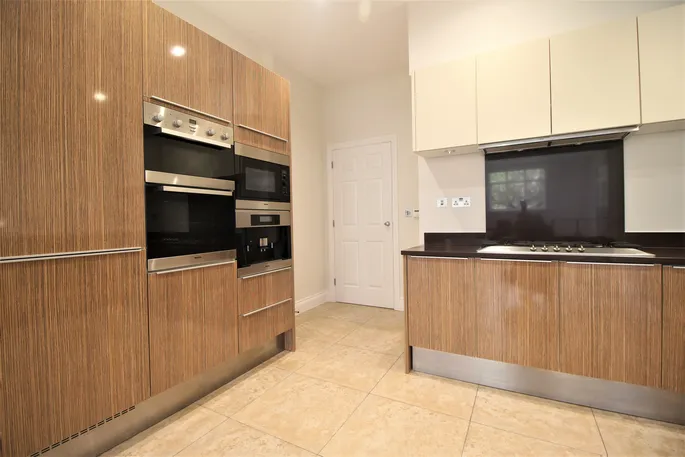 Flat Royal Connaught Drive in Hertsmere