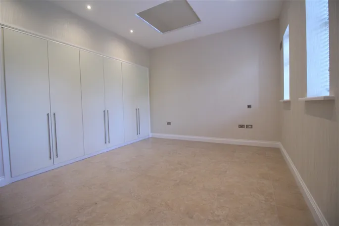 Flat Royal Connaught Drive in Hertsmere