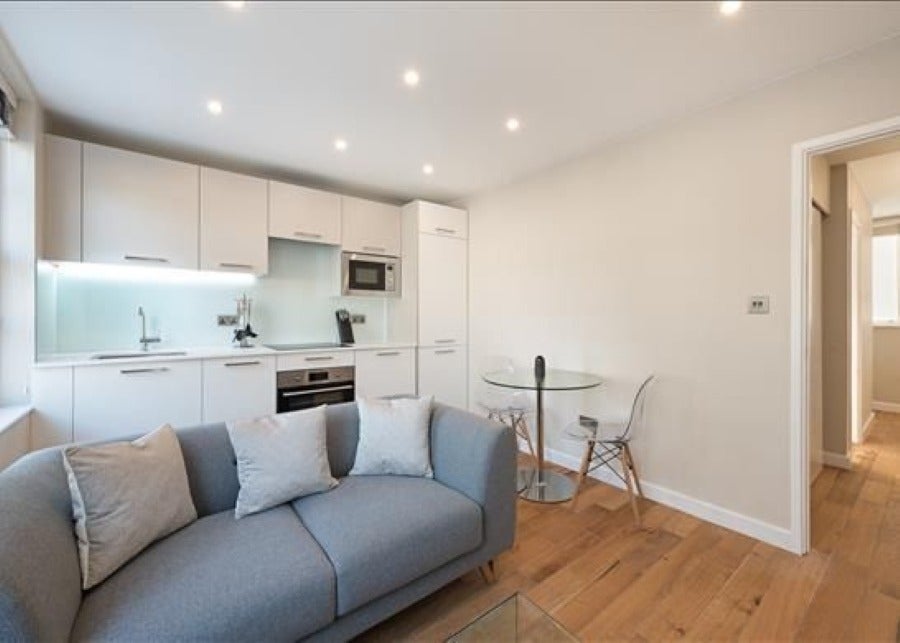 Flat Alleyn Court in City of Westminster