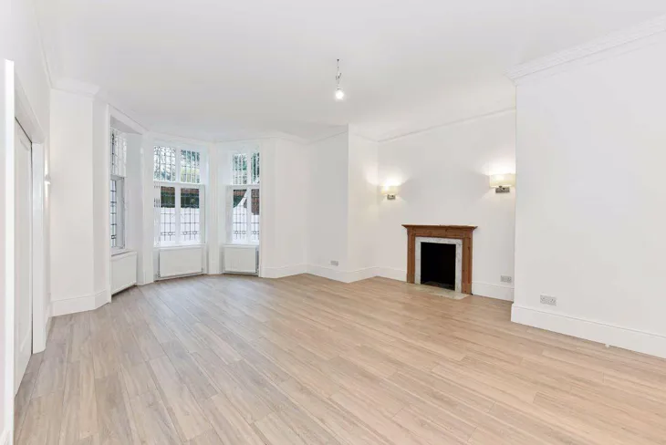 Flat Elsworthy Road in Greater London