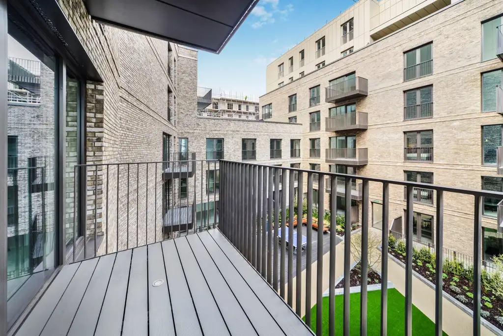 Flat Sidney Street in Greater London