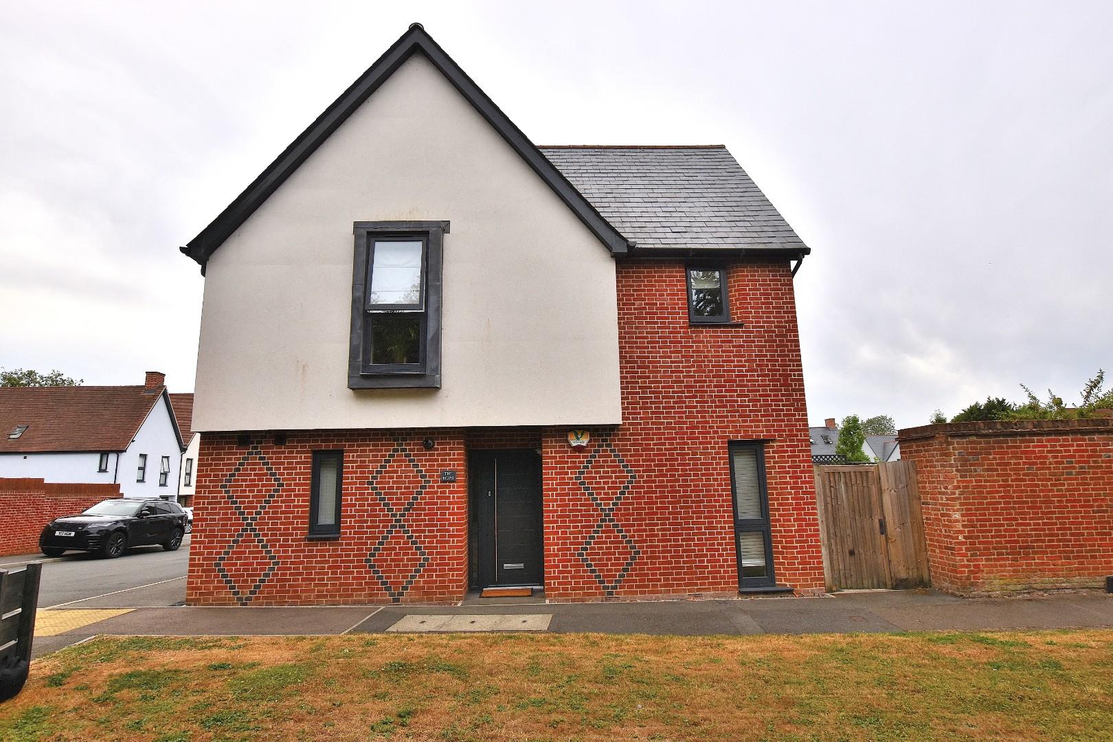 Flat Dunmow Road in Uttlesford