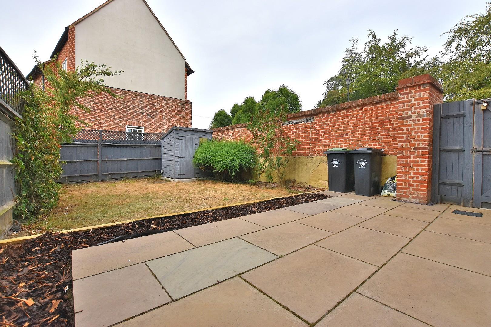 Flat Dunmow Road in Uttlesford