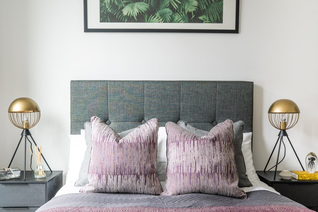 Flat Montrose Crescent in Greater London