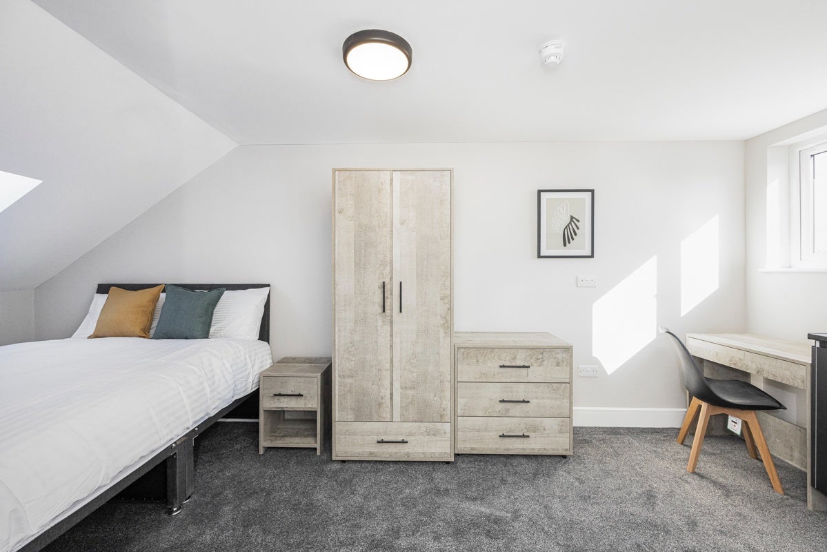 Room College Avenue in Gillingham