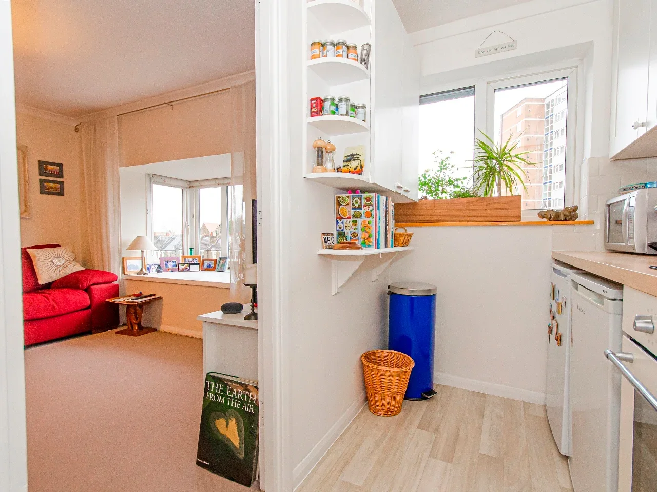 Flat Oakridge Drive in Greater London