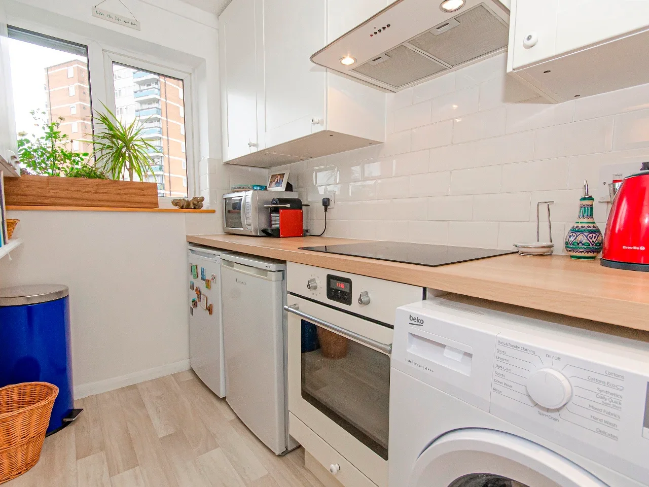 Flat Oakridge Drive in Greater London