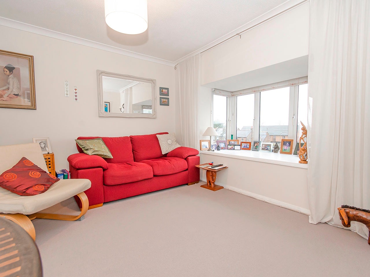 Flat Oakridge Drive in Greater London