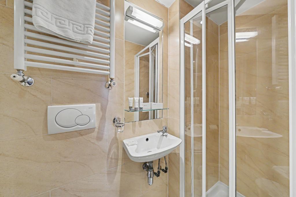 Flat Cartwright Gardens in Greater London
