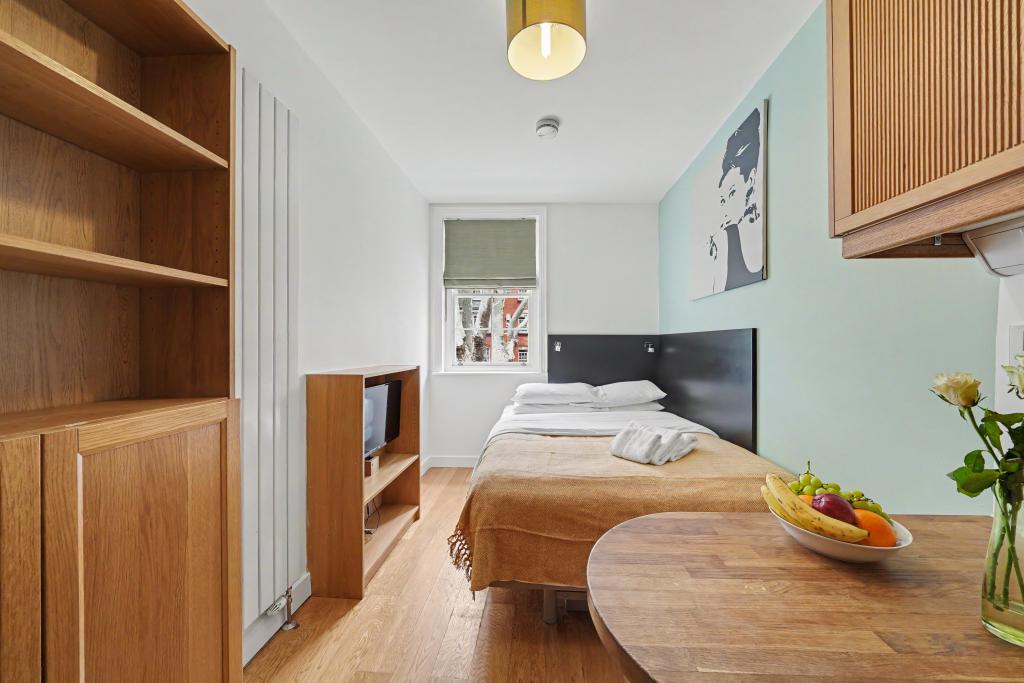 Flat Cartwright Gardens in Greater London