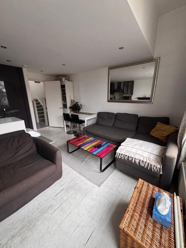 Room Rattray Road in Greater London