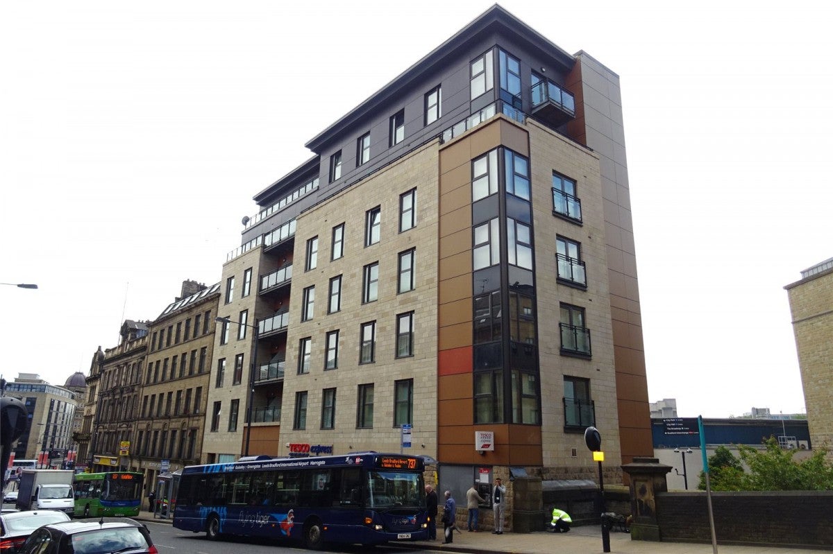 Flat Sunbridge Road in Bradford