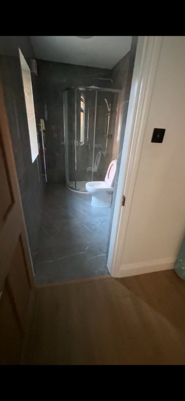 Room Tilbury Road in Greater London