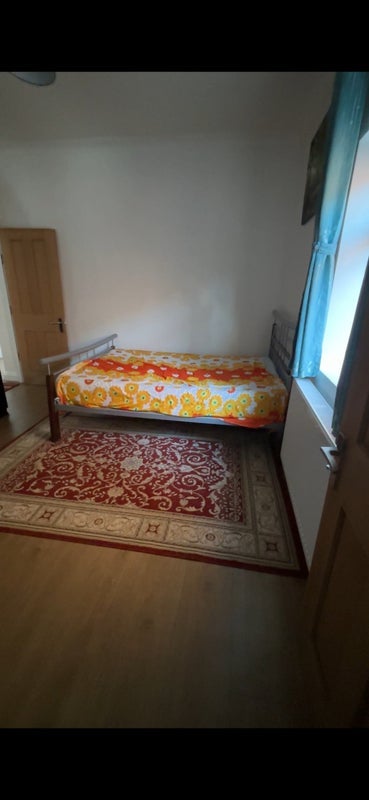 Room Tilbury Road in Greater London
