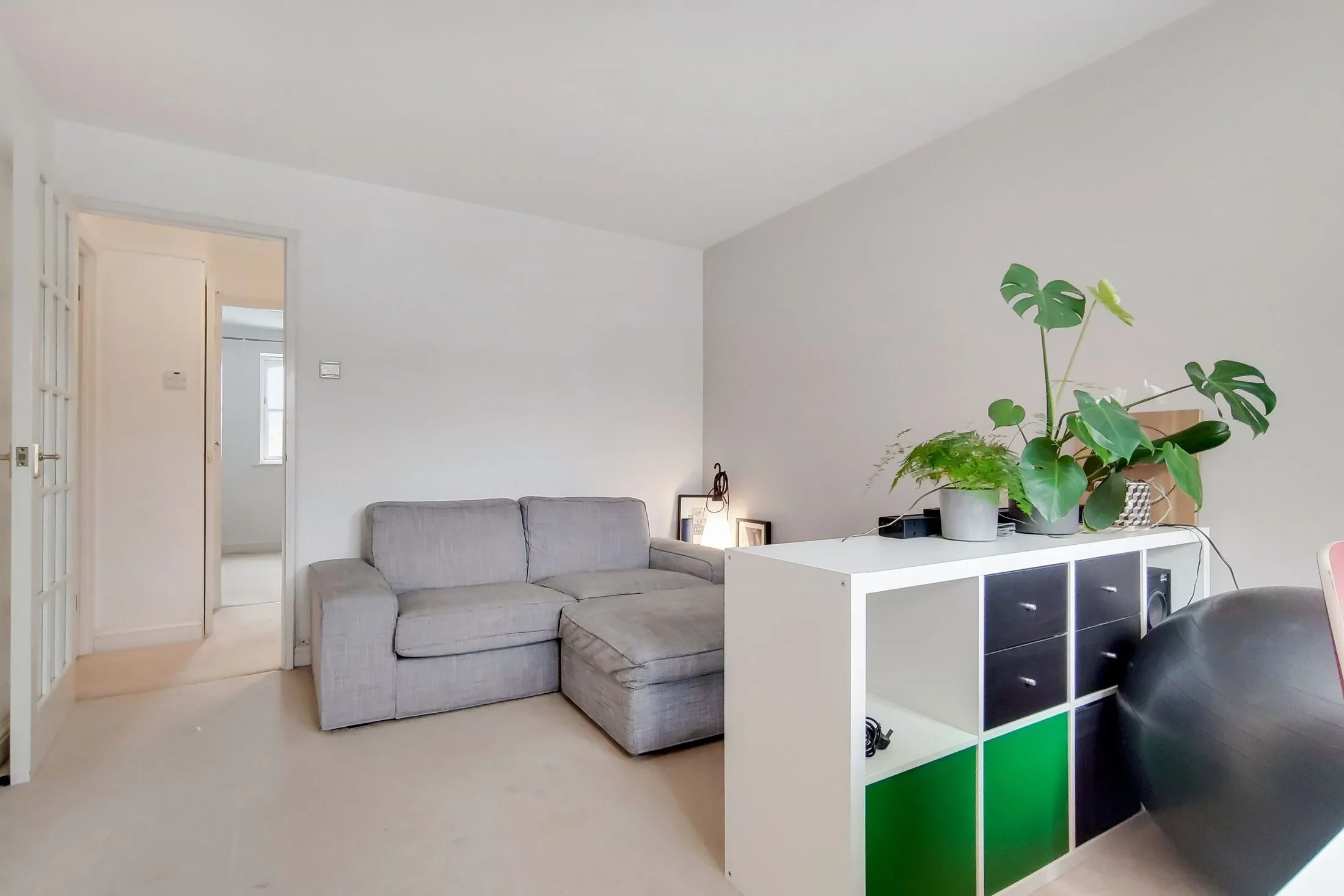 Flat Wheat Sheaf Close in Greater London